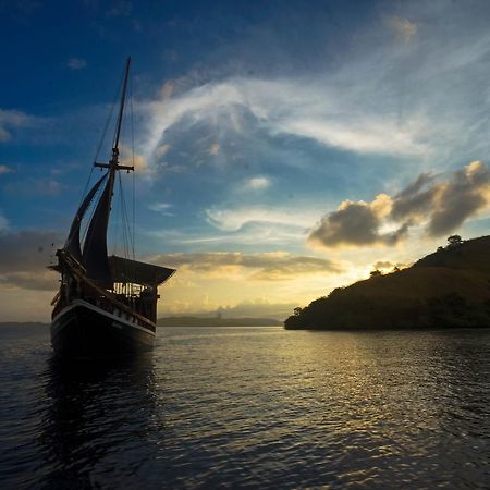 Blue Marlin Dive Komodo Labuan Bajo Esterno foto